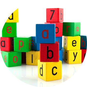 Alfabet letters op speelgoed blokken van Ivonne Wierink