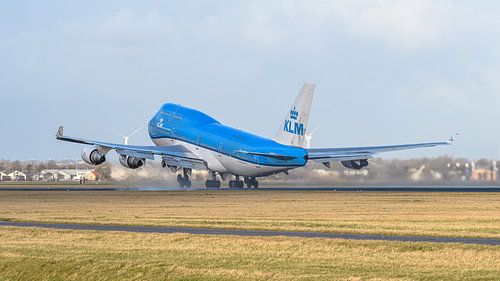Take-off KLM Boeing 747-400 City of Vancouver.