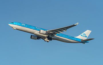 KLM Airbus A330-300 Hofplein - Rotterdam. von Jaap van den Berg