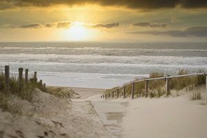 Een prachtige zonsondergang aan het strand