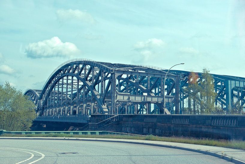 Freeport Elbe Bridge by Norbert Sülzner