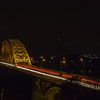Avondfoto verkeer Waalbrug van Cindy Arts
