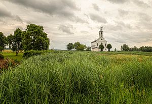 Pittoreske witte kerk Simonshaven