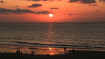 Sonnenuntergang, Domburg, Zeeland, Niederlande von themovingcloudsphotography