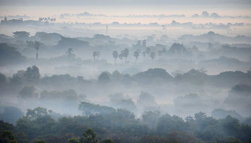 Mandalay by sunrise by luc Utens