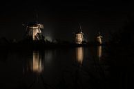 Kinderdijk by night 3 von Arjan van Roon Miniaturansicht