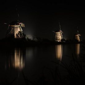 Kinderdijk by night 3 sur Arjan van Roon