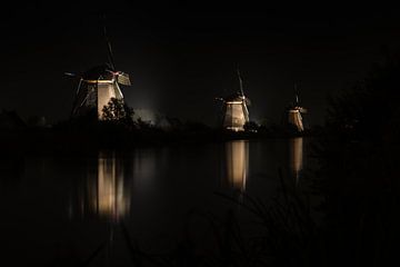 Kinderdijk by night 3 von Arjan van Roon