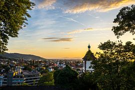 Allemagne, Belle lumière du coucher de soleil sur le schwabentor à freiburg im breisgau panorama sur adventure-photos