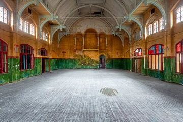 Verlaten Sporthal in Beelitz. van Roman Robroek - Foto's van Verlaten Gebouwen