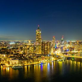Rotterdam skyline panorama in de avond van Sjoerd van der Wal Fotografie