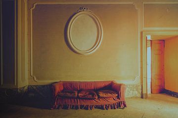 Das orangefarbene Sofa von Truus Nijland