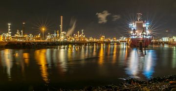 Nachtfoto in de Rotterdamse haven van Edwin Sonneveld