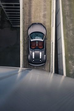 Audi R8 V10 in een Stijlvolle Parkeergarage met Zacht Licht van Sebastiaan van 't Hoog