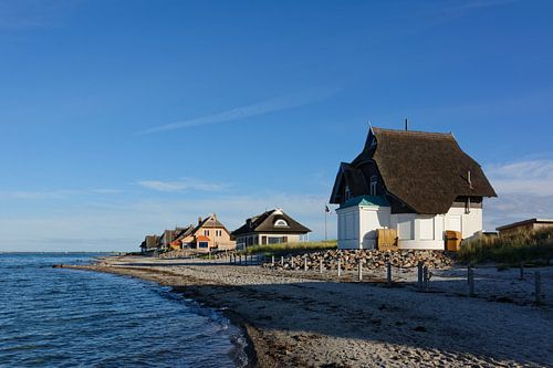 Box seat by the sea by Gisela Scheffbuch