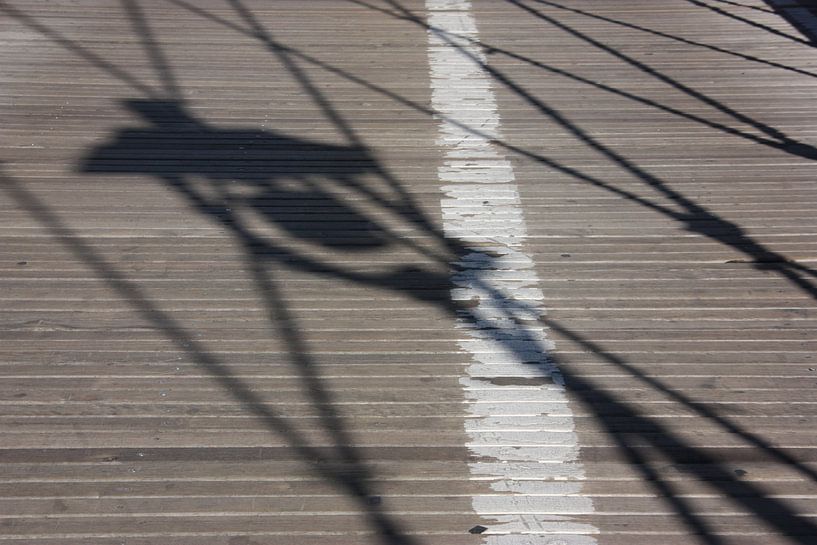 Ombre sur le pont. par Brenda van der Hoek