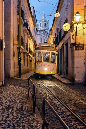 Le tram 28 dans les ruelles étroites de l'Alfama - Magnifique Lisbonne