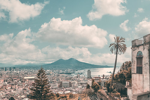 NAPELS Betoverend uitzicht op de Vesuvius – stedelijke vintage-stijl