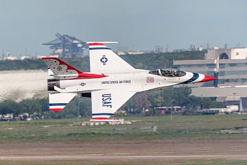 Thunderbird #6 Lockheed Martin F-16C Fighting. van Jaap van den Berg