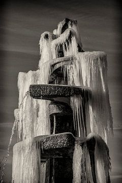 Bevroren fontein van Roel Boom