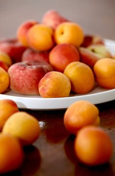 Aprikosen und Bergpfirsich