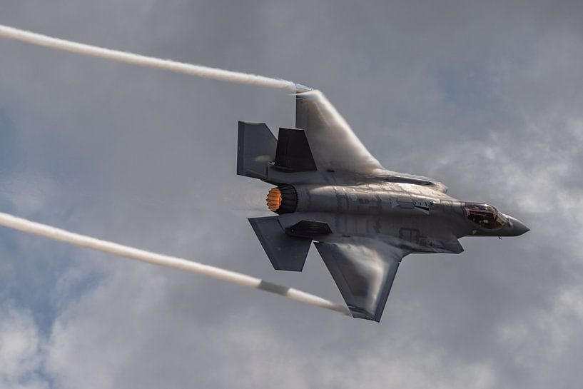 Impressionnant ! !! Un passage à grande vitesse du Lockheed Martin-F-35 Lightning II pendant le spec par Jaap van den Berg