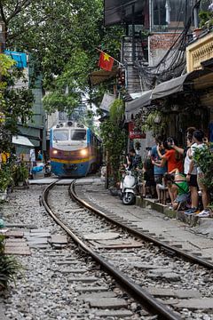 Trainstreet dans la vieille ville de Hanoi sur Sander Groenendijk