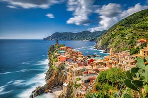 Village de montagne de Vernazza dans les Cinque Terre en Italie. sur Voss Fine Art Fotografie