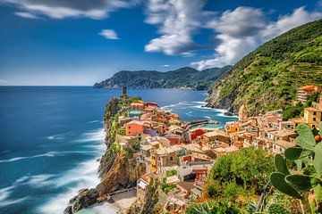 Bergdorp Vernazza in de Cinque Terre in Italië. van Voss Fine Art Fotografie