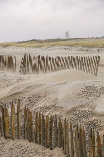Strand met kerk op achtergrond by Dirk van Egmond