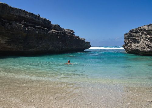 Schwimmen im wunderbaren türkisfarbenen Meer