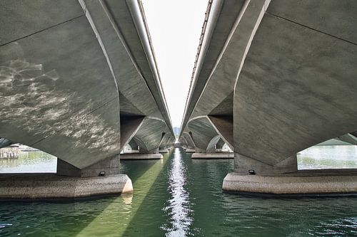 Onder de Esplanade-brug