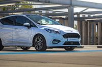 weißer ford fiesta st