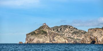 Pointe rocheuse et l'église de Gaztelugatxe en Espagne du Nord sur Harrie Muis