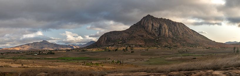 Monts Andringitra atmosphériques le long de la RN7 à Madagascar par Felix Sedney