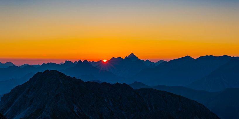 Sonnenaufgang, Allgäuer Alpen van Walter G. Allgöwer