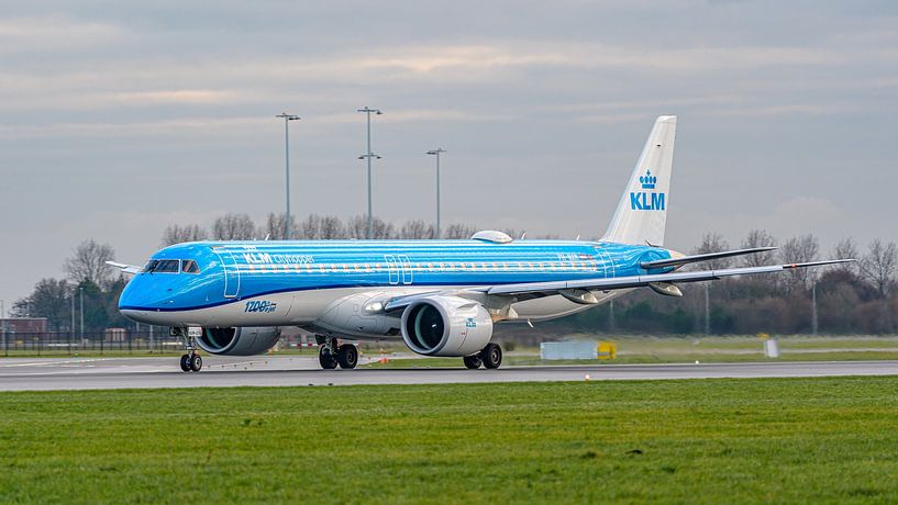 KLM Cityhopper Embraer E195-E2. by Jaap van den Berg