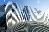 The Oculus in New York vanaf de straat.