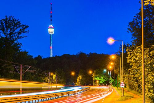 Allemagne, Stuttgart, Nuit Atmosphère dans la ville au gratte-ciel tv tower