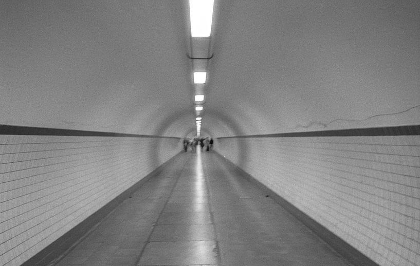 De schelde tunnel van Antwerpen analoog zwart wit. van Zaankanteropavontuur