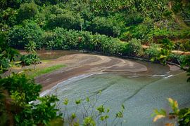 Petite plage dans la vallée de Taipivai
