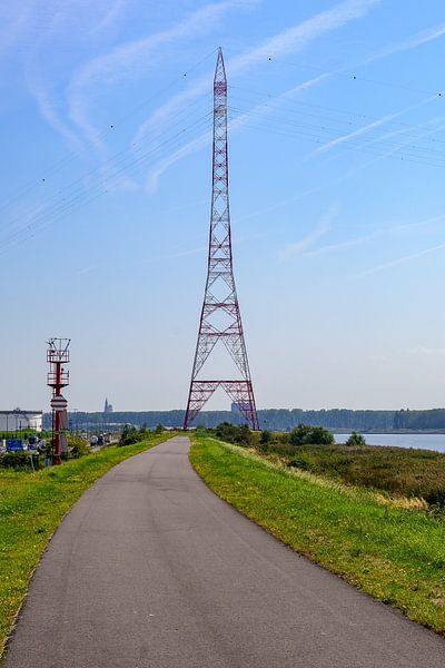 Mât électrique dans le port d'Anvers par Kristof Leffelaer
