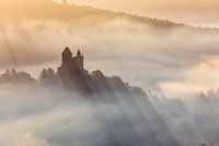 Burg Berwartstein im Morgennebel