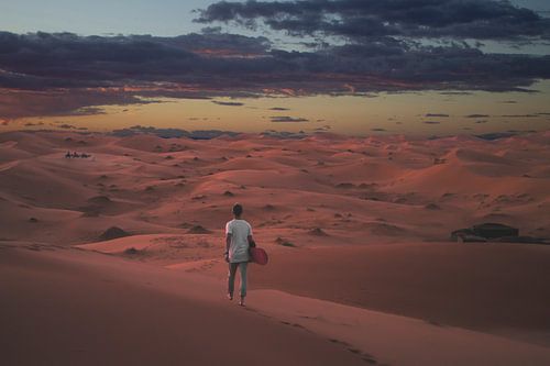 Nur in der Sahara in Marokko bei Sonnenuntergang