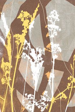 Abstrakte Retro-Botanik. Blumen und Gras in Erdton gelb, terrakotta, beige, braun von Dina Dankers