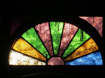 Window with stained glass by Nicole - Creative like Nomads