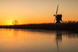 Winters kinderdijk van Ilya Korzelius