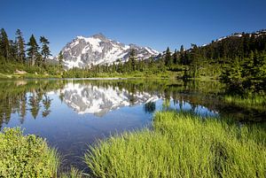 Picture lake en Mount Shuksan van Antwan Janssen