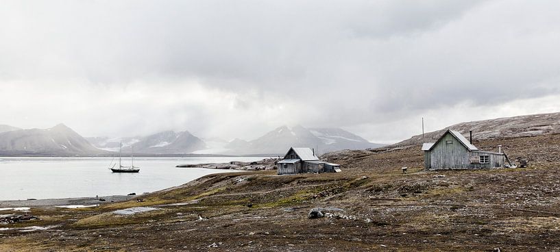 Oude vissershuisjes op Spitsbergen van Marloes van Pareren