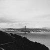 De Verlaten Oversteek: Golden Gate Noir 07 van FotoDennis.com | Werk op de Muur